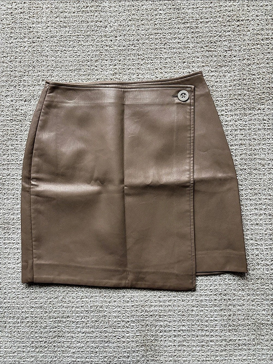Babaton Dresses & Skirts - Babaton Vicinity Skirt Faux Leather Mini Skirt Brown Size 2